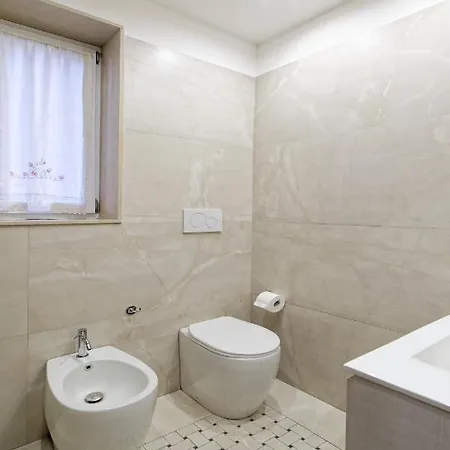 La Porta Di Mezzo *