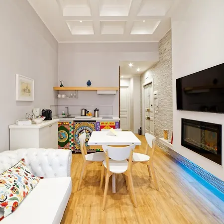 La Porta Di Mezzo شقة